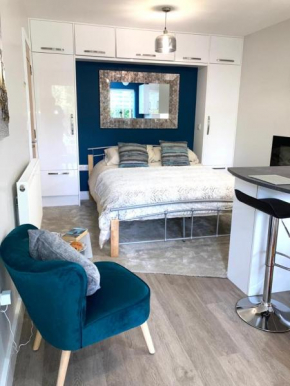 The Hideaway - cosy self-contained studio